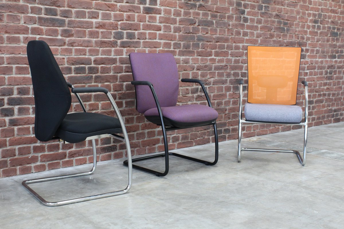 summit_1977's tweet image. We now have a new #boardroom style addition to our #taskseating families. As an alternative choice to the T shaped arm pad the new frame has an elegant extension of the leg for a swept look. It has a rubber sleeve for comfortable support.   summitchairs.co.uk/range/essence/…