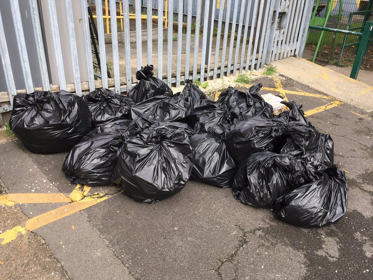 Thankyou to local residents, ward councillors, my place and rotherham friends in deed for coming out to litter pick Eastwood Village this morning. It was a job well done and plans are brewing for the next one! @LWYLRotherham @ChrisGaynor4 @wendy_cooksey @MyplaceRoth