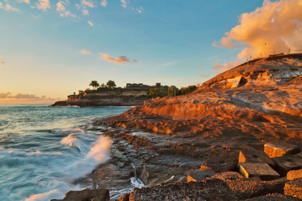 CasangularEx's tweet image. #CostaAdeje es una zona con enorme proyección gracias a su combinación de mar y zonas verdes, lo que hace que sea perfecta para la práctica de diferentes actividades. Y ese es uno de los motivos por los que seleccionamos este lugar nuestras villas premium casangularexclusive.com