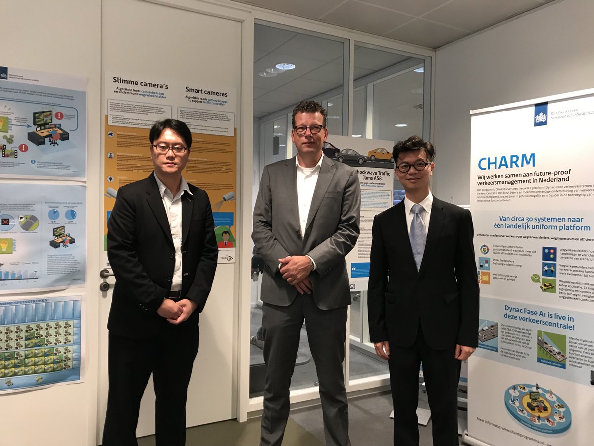 MobilityEmbassy's tweet image. Mr. Peter Hoernig, Director at the @InnovatieCtr Traffic Innovation Centre showed two engineers the innovation centre and traffic management centre. The experts were interested in the center’s pilot with smart camera’s. bit.ly/2mV8EWe
#smartmobility  #dutchreality