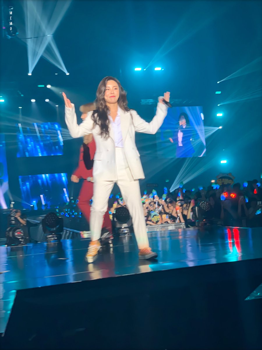 mamamoomemo's tweet photo. 190928 4SEASONS F/W IN HK
귀여워 ㅠㅠ🦀
#마마무  #휘인 #MAMAMOO #WHEEIN https://t.co/rHEukHnaxf