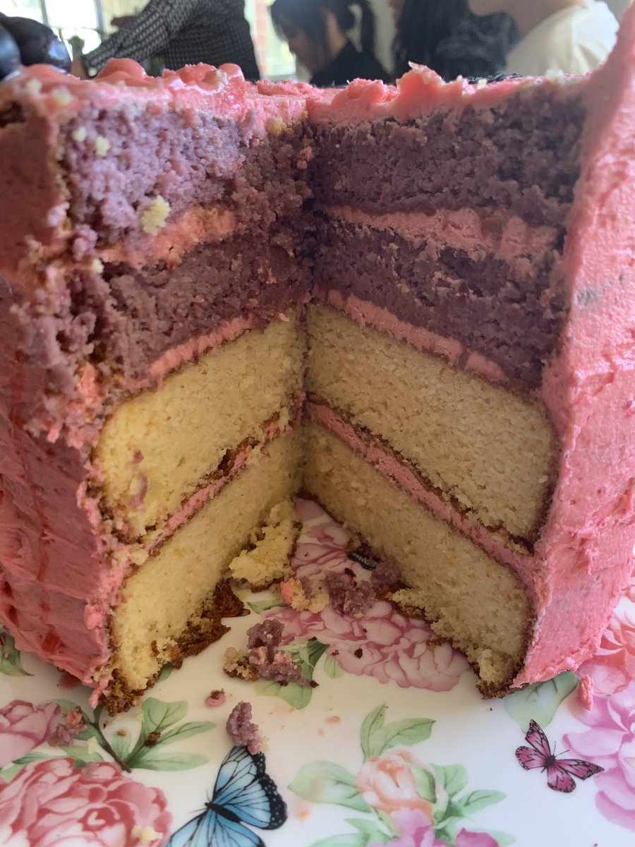 DimityPaul's tweet photo. I made a cake for my Mum on the weekend. Fructose and lactose free and it LOOKED and TASTED great! #birthdaycake #flourlesslemoncake #flourlessraspberrycake #raspberrybuttercream https://t.co/OCHp5l2mHH