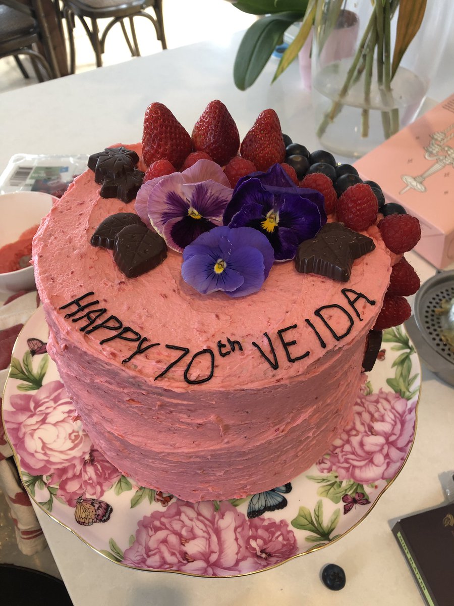 DimityPaul's tweet photo. I made a cake for my Mum on the weekend. Fructose and lactose free and it LOOKED and TASTED great! #birthdaycake #flourlesslemoncake #flourlessraspberrycake #raspberrybuttercream https://t.co/OCHp5l2mHH