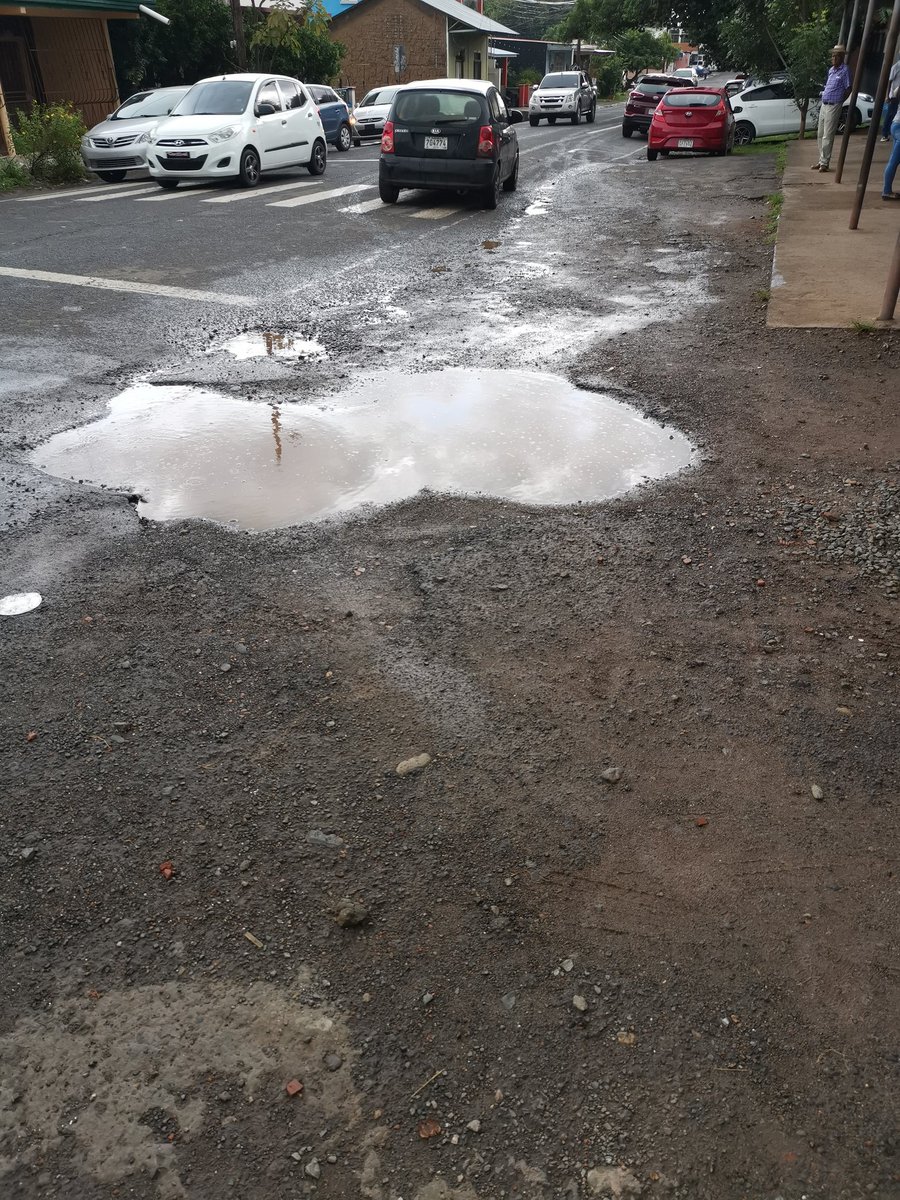 Srs <a href="/MOPPma/">Ministerio de Obras Públicas de Panamá</a> nuevamente pongo esta <a href="/DenunciaChitre/">Denuncia Chitré</a>. Este hueco está aún costado de la Esc. Tomás Herrera en <a href="/Chitreanos/">Chitré, Herrera</a> tiene más de dos años y nadie hace nada. Cada día está más profundo <a href="/reformaseoye/">Radio Reforma ¡Se Oye¡</a> <a href="/AlvaroAlvaradoC/">Alvaro Alvarado - Noticias 180 Minutos/ Sin Rodeos</a> <a href="/tvnnoticias/">TVN Noticias</a>