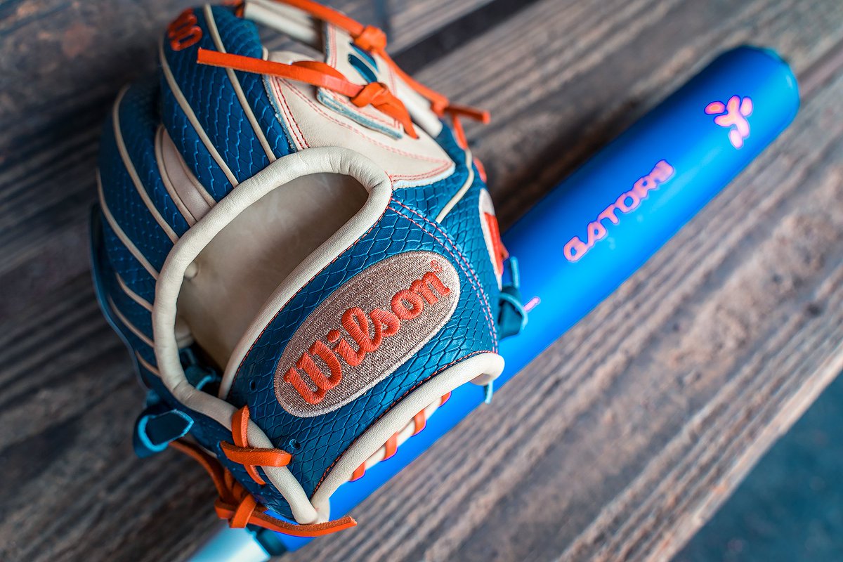 GatorsBB's tweet photo. GEAR UPDATE:
Beginning this fall, the #Gators will partner with @wilsonballglove, @DeMarini and @EvoShield in an exclusive equipment deal.

MORE: https://t.co/ch31R4vJ3Z https://t.co/5WHV9q6JQF