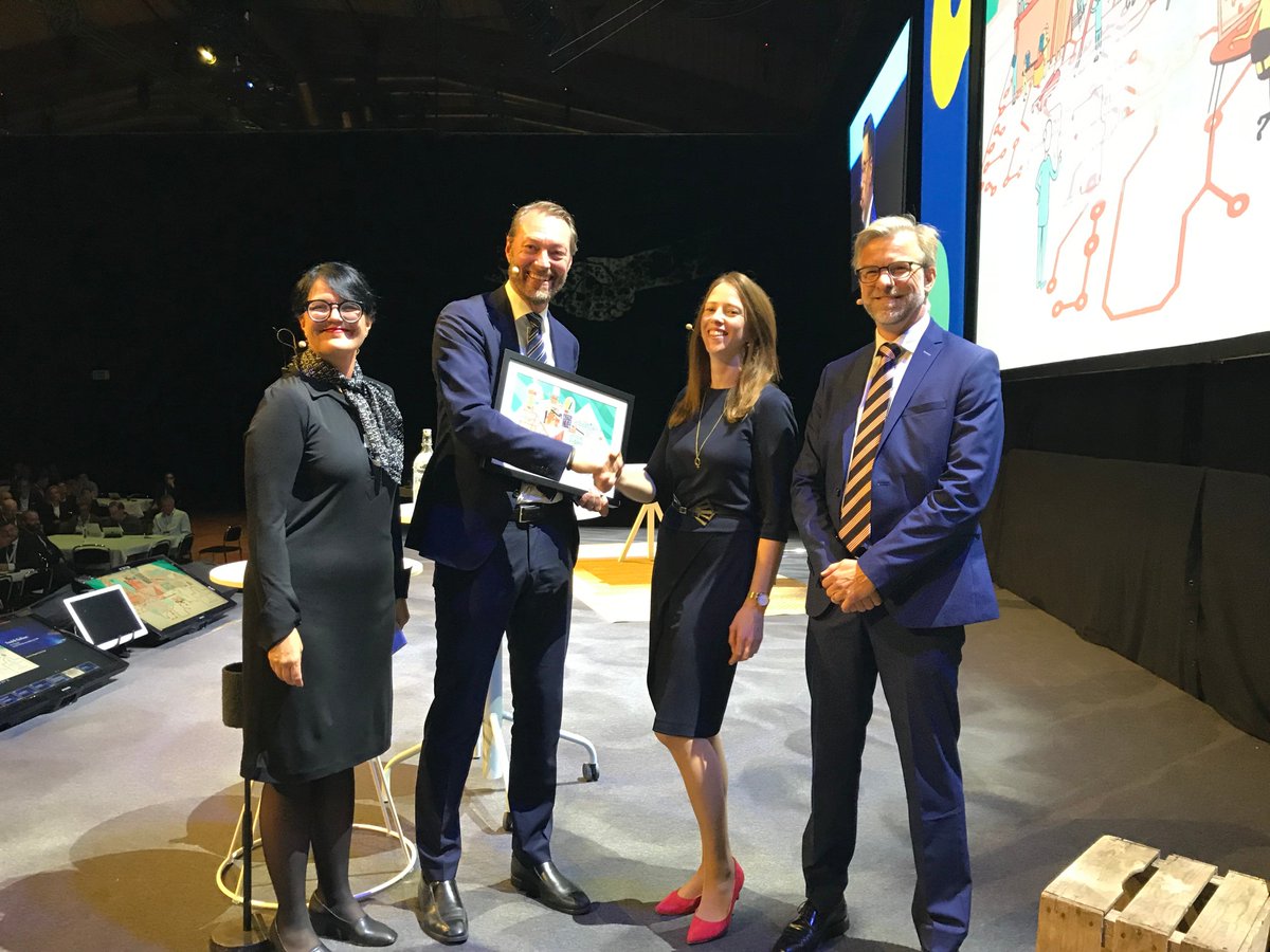 ”Vi är väldigt stolta och glada över att att emot Industrins Jämställdhetspris och det inspirerar oss att arbeta vidare på den inslagna vägen", säger Fredrik Emilsson vd på Höganäs. #industrinsjämställdhetspris #industridagarna hoganas.com/sv/news-and-ev…