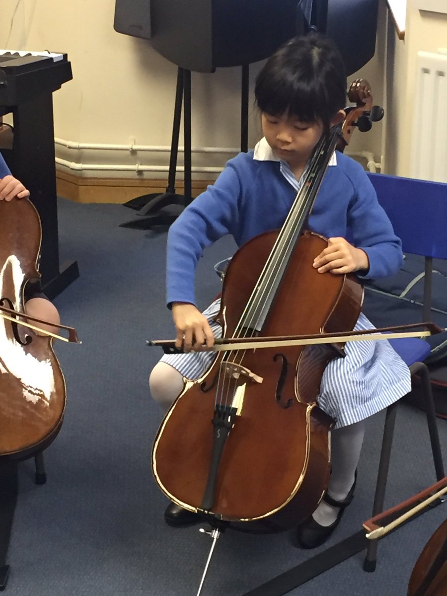WPS_Music_Dept's tweet photo. Y2 are very excited to be using the bows today @WarwickPrep @KHSArtDirMusic #stringproject #musicmatters https://t.co/LV46PmfkOg
