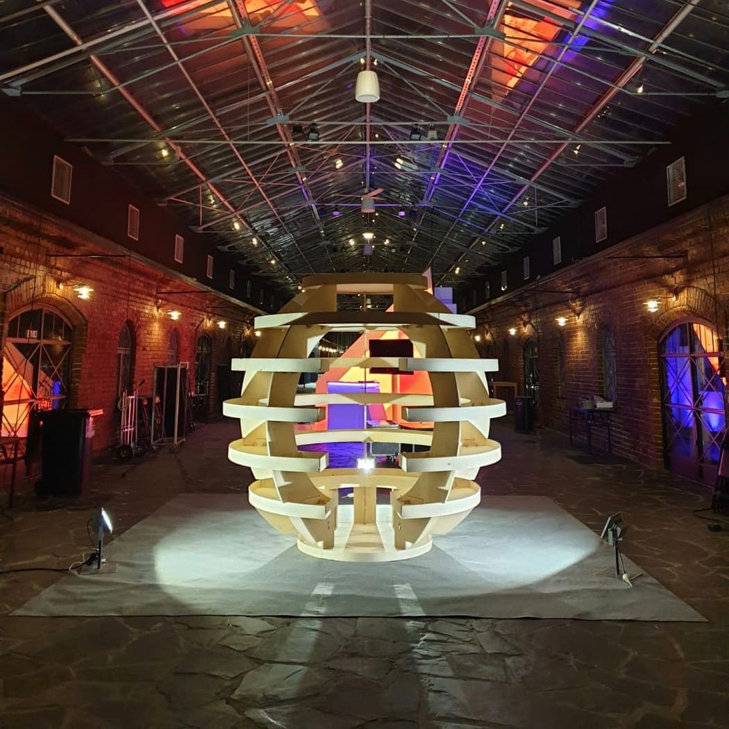 Messuosastot alkavat olemaan valmiina! Osaatko arvata kenen osasto tämä on? 😉 Tervetuloa huomenna paikan päälle tutustumaan tähän ja muihin osastoihin tarkemmin. Ovet avautuvat klo 9. 🙌🏼

#esimieshenkilosto19 #hr #johtaminen