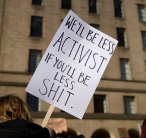 dewereldmorgen's tweet photo. 'Waarom grijpen de elites niet in?' https://t.co/vZeLcXHhAw #MaartenBoudry #ClimateStrike https://t.co/aAT5MaDyks