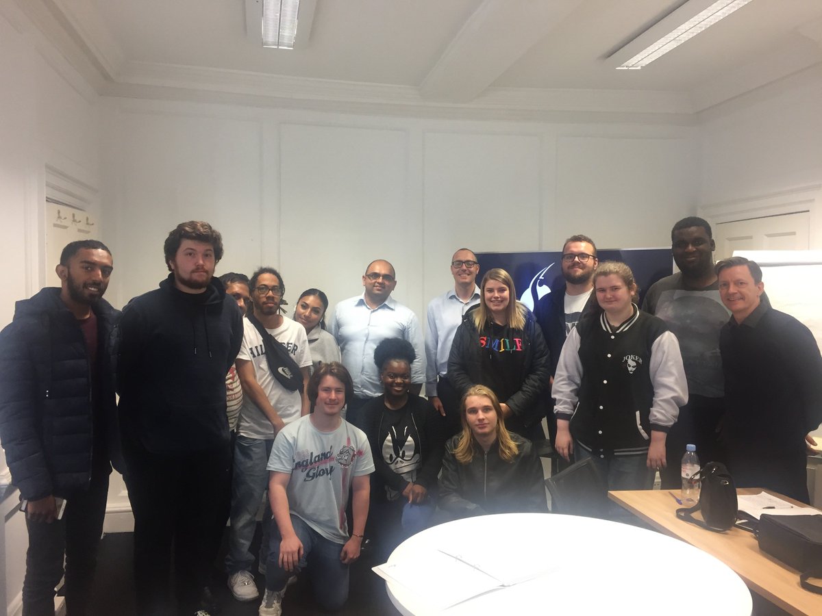 Springboard_UK's tweet photo. Thank you to Springboard Ambassador Sunny from @thefatpizza at @JustEatPLC for helping out with our workshop on ‘How to present yourself in front of potential employers’, training 14 candidates as part of the @Diageo #DiageoLearningForLife employability programme https://t.co/YTEfaDYRvq