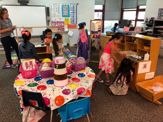 D46El's tweet photo. Students learned their birthdays this week and these play centers reinforce early mathematics, reading, writing, and social skills. #Birthdaysarefun #bilingualprek #d46bilingual https://t.co/Ilt3t4etzz