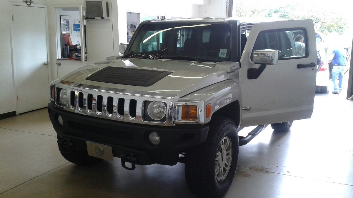 #customers 2007 #Hummer #H3 100,000 mile #maintence.  Regular #oilchange and care will keep your #vehicles running for years.  Call us on your next service, 954-270-0544