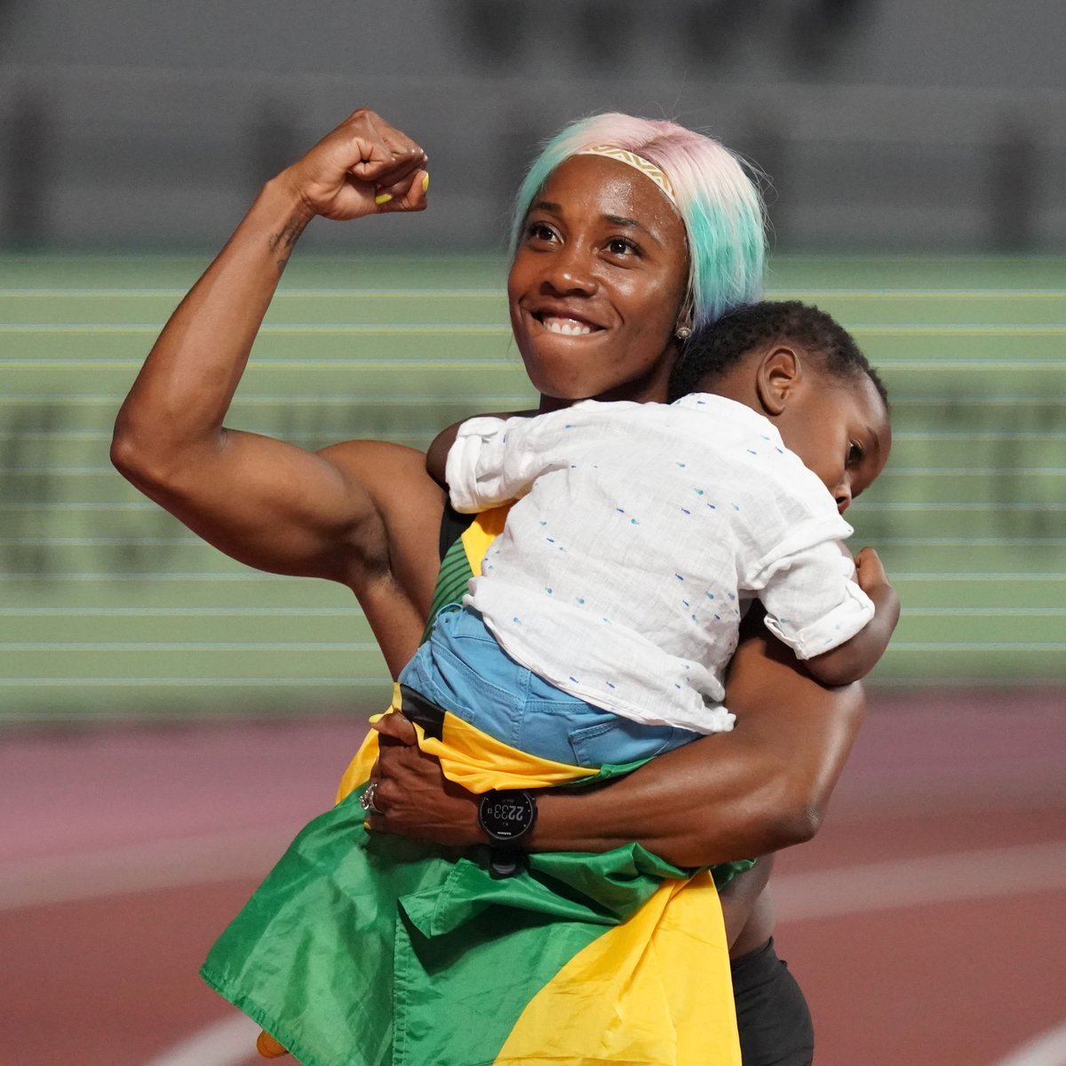 Jamaica's Shelley-Ann Fraser-Pryce won a record 4th gold medal for 100 meters at the world championships — a year after returning from maternity leave.

She called it a "victory for motherhood." 💪
