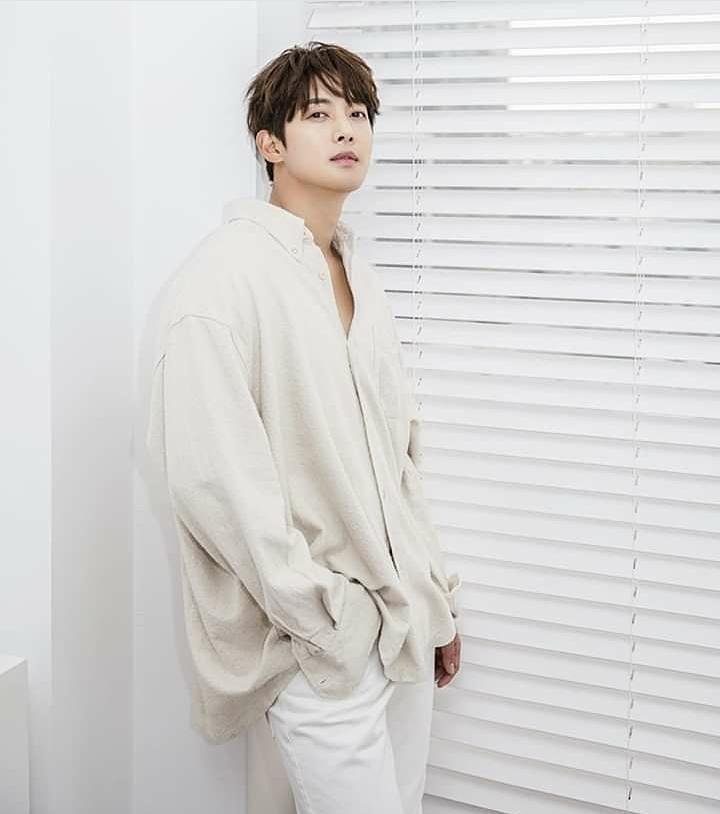 HeneciaSinFront's tweet photo. Nueva actualización en su página de Instagram #一緒にtakemyhand
#waitforme #KHJnewdrama
#시간이멈추는그때
#whentimestops #newway #atthemoment #kimhyunjoong #kimhyunjoongchile2018 #whentimestopped
#HENECIA_MUSIC #キムヒョンジュン @hyunjoong860606 https://t.co/kVeSICmZIY
