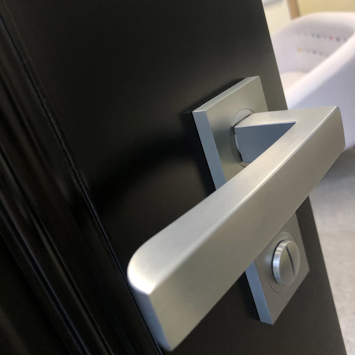 zoohardware's tweet photo. The beautiful Mensa Lever from our fabulous Rosso Maniglie range shows how the smooth curves of the lever can balance out against the square edges of its rose. Creating a powerful duo that is unrivalled. 

#doorhardware #interioirdesign #architecture https://t.co/lPcCukpQST