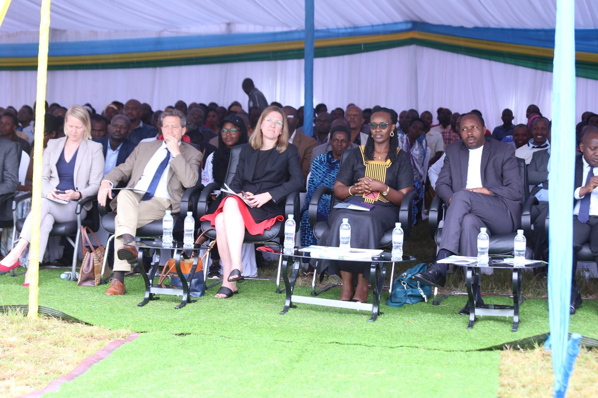 SomaUmenyeRw's tweet photo. "Reading and writing are a part of the culture of #Rwanda and we should foster these habits in our schools, homes and communities." Representative of #MINISPOC Mrs. Ndejuru Rosalie expert at Rwanda Archive and Library Services Authority @RALSA_MINISPOC
#RwandaNLM2019 https://t.co/wkgrDEY6t3
