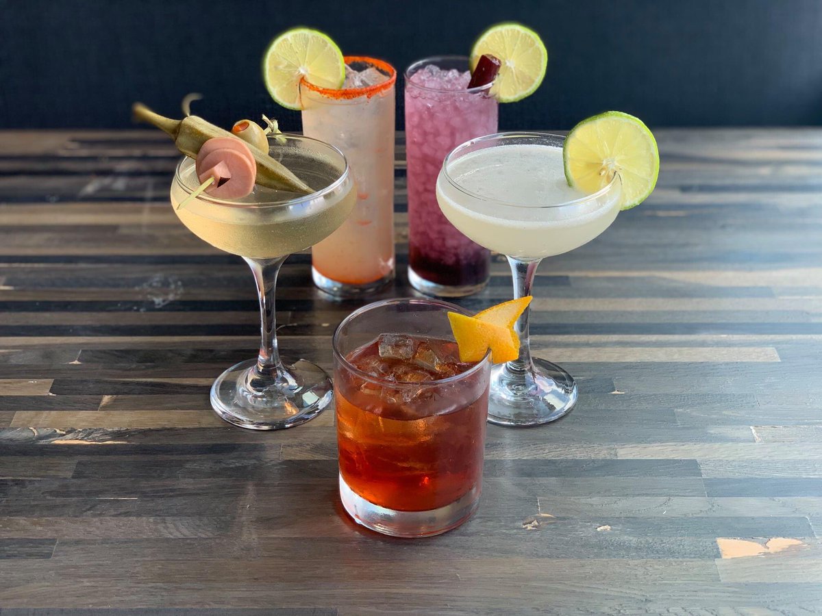 Wrap up work early so you can check out our new #happyhour starting today!

See what we're offering Monday-Friday, 3pm-7pm in 3rd Bar: reef-3rdbar.com/menus/#happy-h… 

 📷 <a href="/erinhickscooks/">Erin M. Hicks</a>