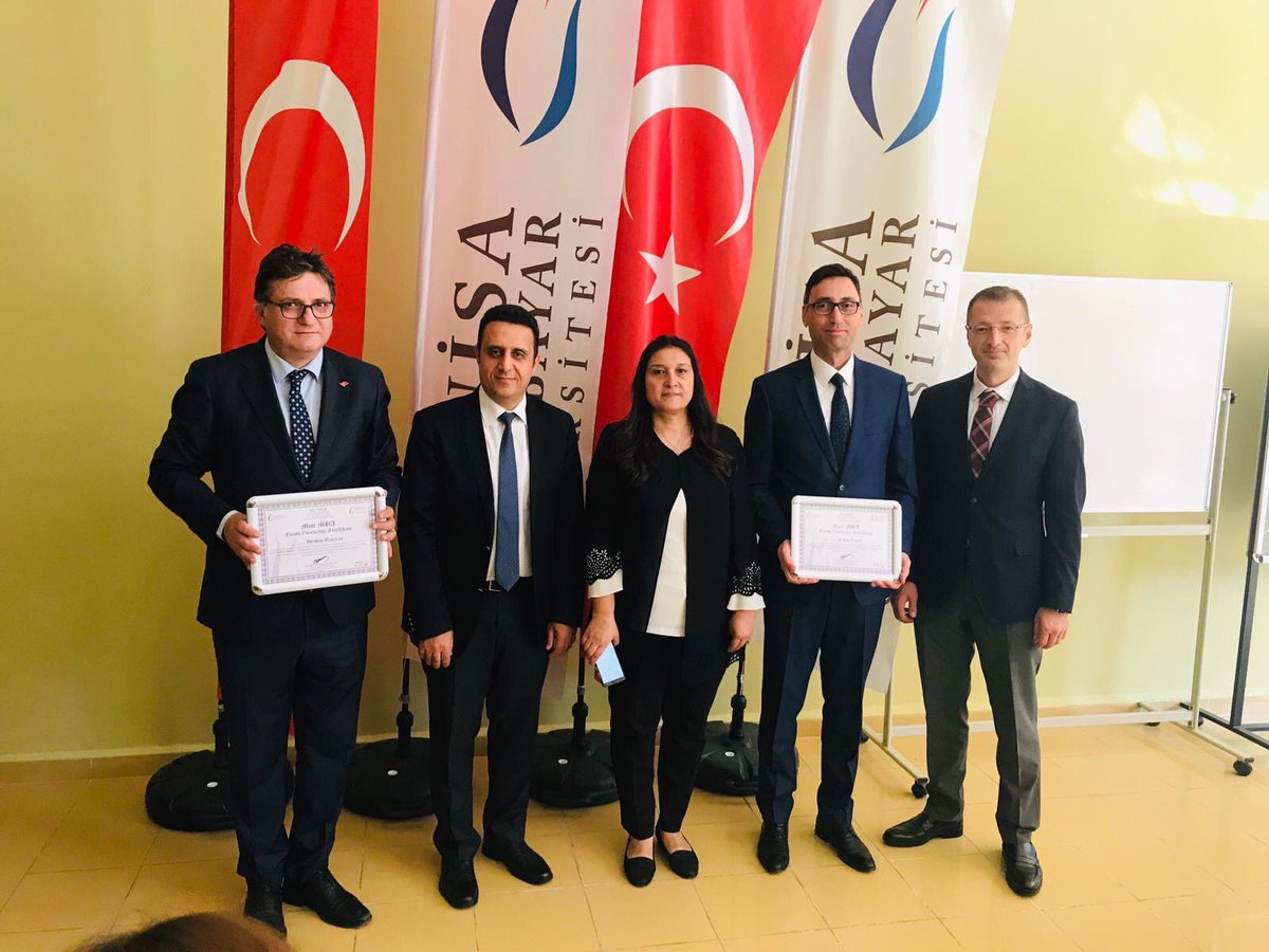 Balikesirgaz's tweet photo. Mini MBA-Finans Yöneticiliği, sertifikalarımızı @bayaredutr öğretim üyelerinin takdimi ile törenle aldık. Eğitime verdikleri önemle bizleri yönlendiren ve desteklerini esirgemeyen Başkanımız Sn. @YASARARSLN1 ve Başkan Yardımcımız Sn. @alperkonyali 'ya teşekkür ederiz. https://t.co/s0etEWLFVj