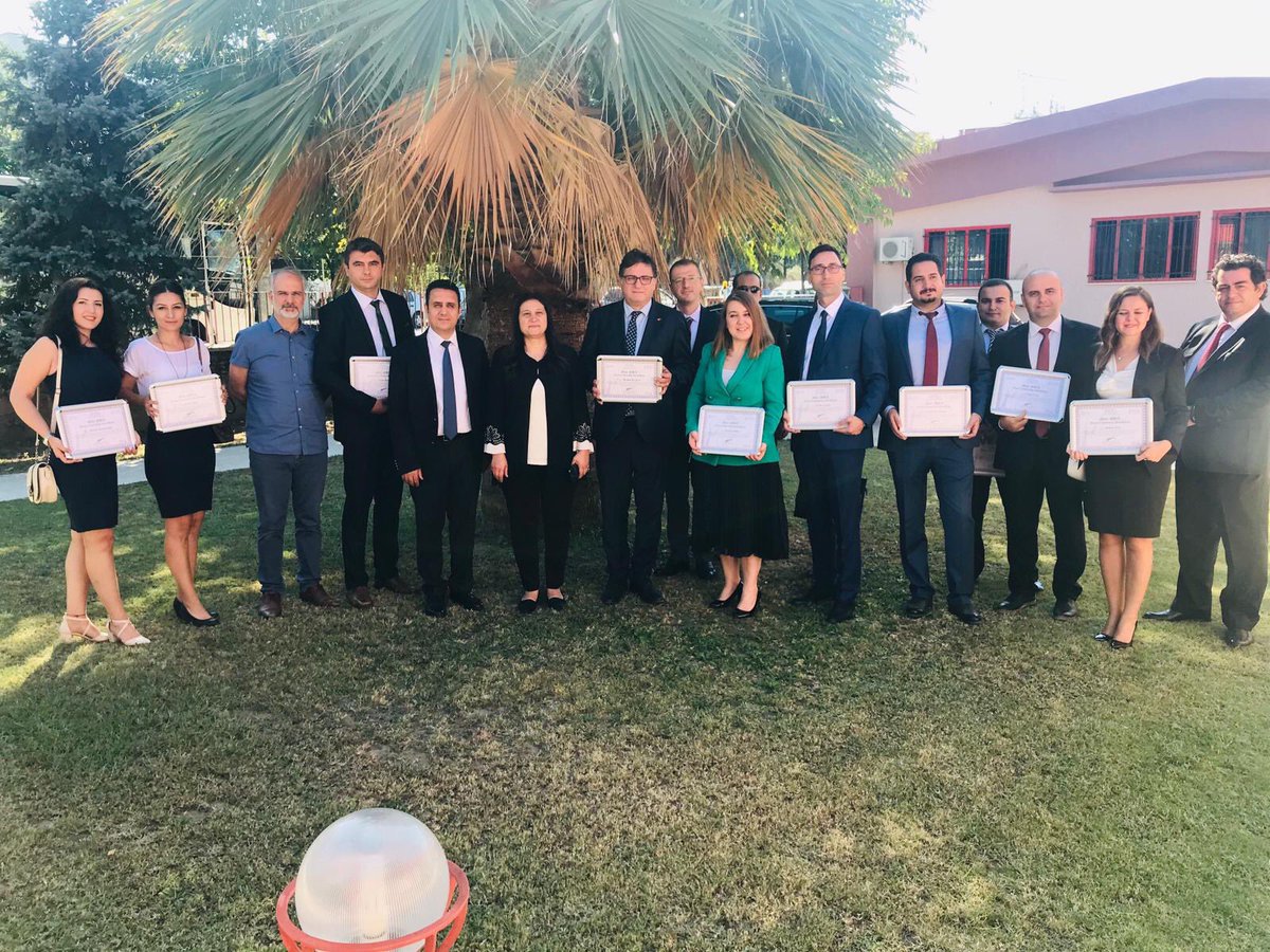 Balikesirgaz's tweet photo. Mini MBA-Finans Yöneticiliği, sertifikalarımızı @bayaredutr öğretim üyelerinin takdimi ile törenle aldık. Eğitime verdikleri önemle bizleri yönlendiren ve desteklerini esirgemeyen Başkanımız Sn. @YASARARSLN1 ve Başkan Yardımcımız Sn. @alperkonyali 'ya teşekkür ederiz. https://t.co/s0etEWLFVj