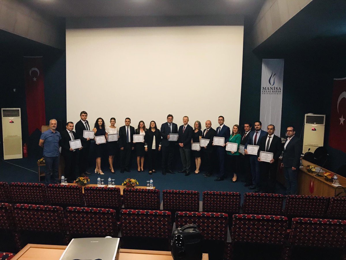 Balikesirgaz's tweet photo. Mini MBA-Finans Yöneticiliği, sertifikalarımızı @bayaredutr öğretim üyelerinin takdimi ile törenle aldık. Eğitime verdikleri önemle bizleri yönlendiren ve desteklerini esirgemeyen Başkanımız Sn. @YASARARSLN1 ve Başkan Yardımcımız Sn. @alperkonyali 'ya teşekkür ederiz. https://t.co/s0etEWLFVj