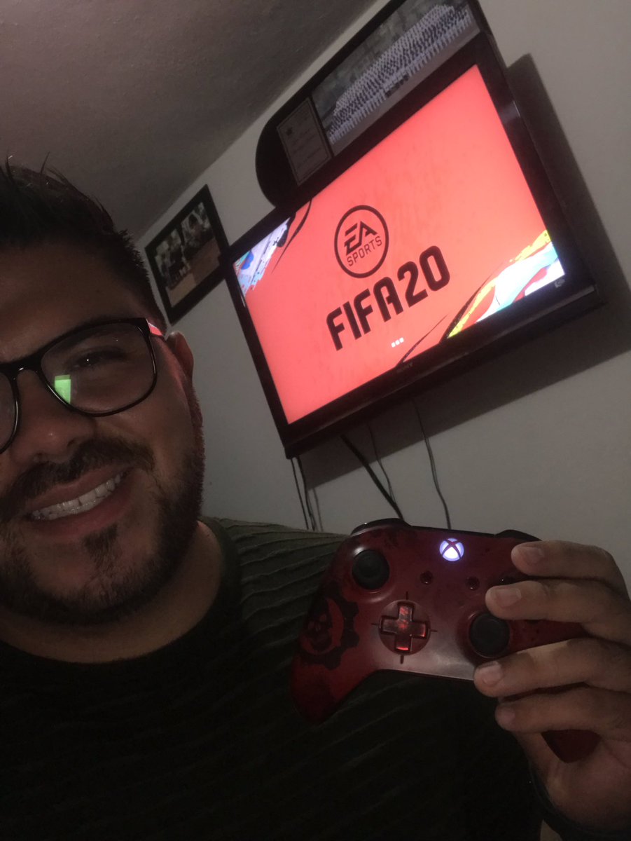 gatotaker's tweet photo. Aquí estrenando! #EAcacho 💪🏼🎮 @EACacho https://t.co/sd8cK7rOj5