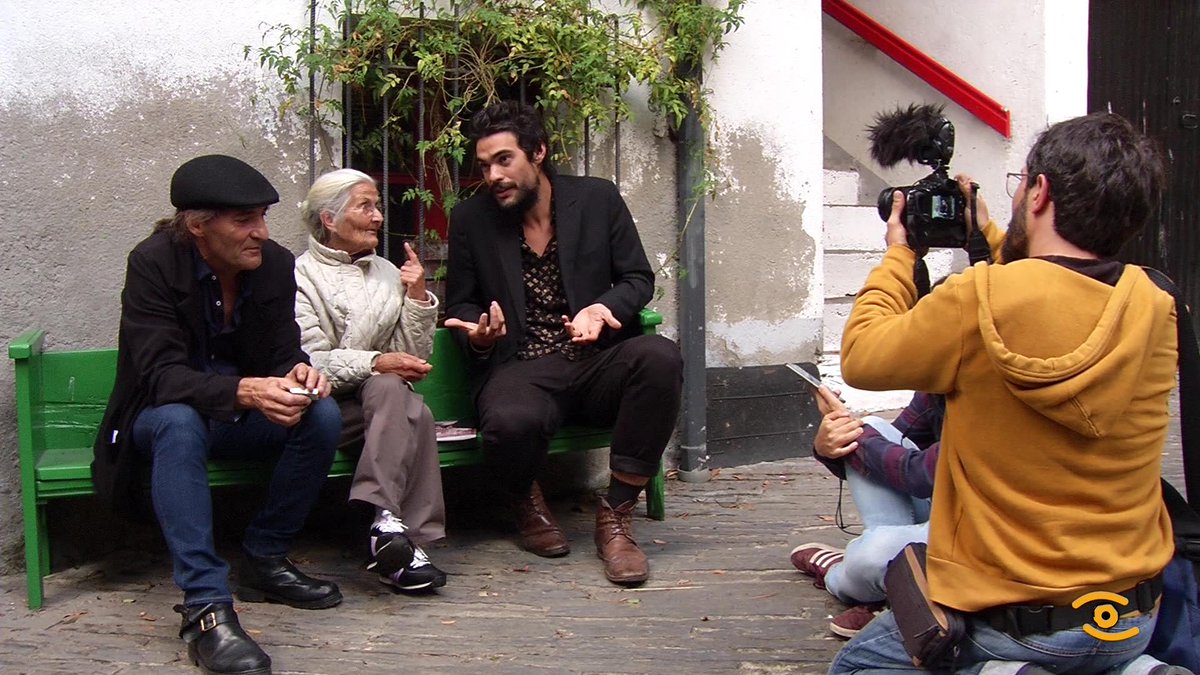 SdeAudiovisuais's tweet photo. 🎥🎬Éxito rotundo de “O que arde” na súa estrea nacional en Navia de Suarna. Ademais dos premios en Cannes e San Sebastián, o filme de Oliver Laxe tamén trunfa entre os seus veciños. 
👇
https://t.co/bd7kHIRB5t https://t.co/vFU07xR5zT