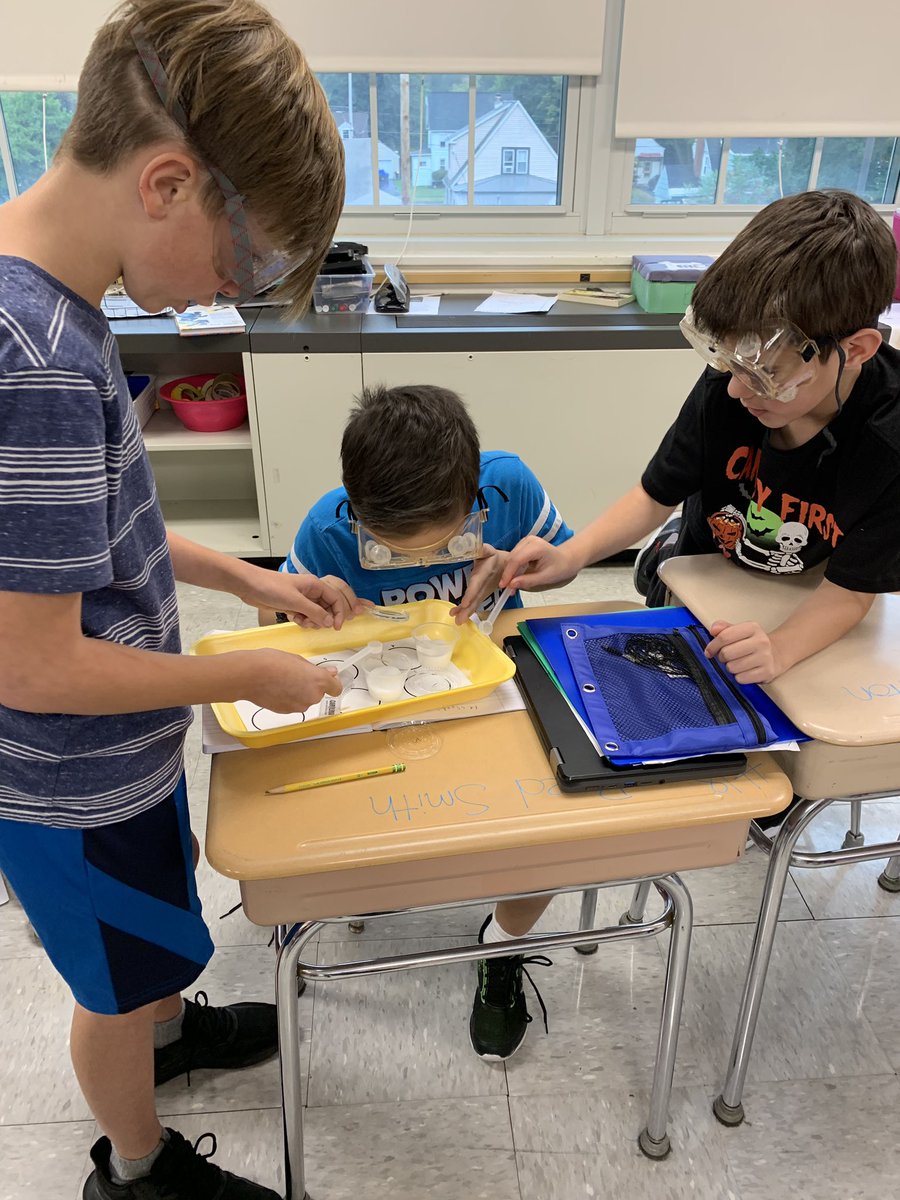 MissRutkowski5's tweet photo. Students use their 5 senses, well 3, to safely observe two solid white materials. @CECSD_Randall @CECSD_Randall #WeAreCortland #Allmeansall #science #5thgrade #observations #smithsonian #smithsonianscience #sweetandsalty https://t.co/ntgTZUcEiu