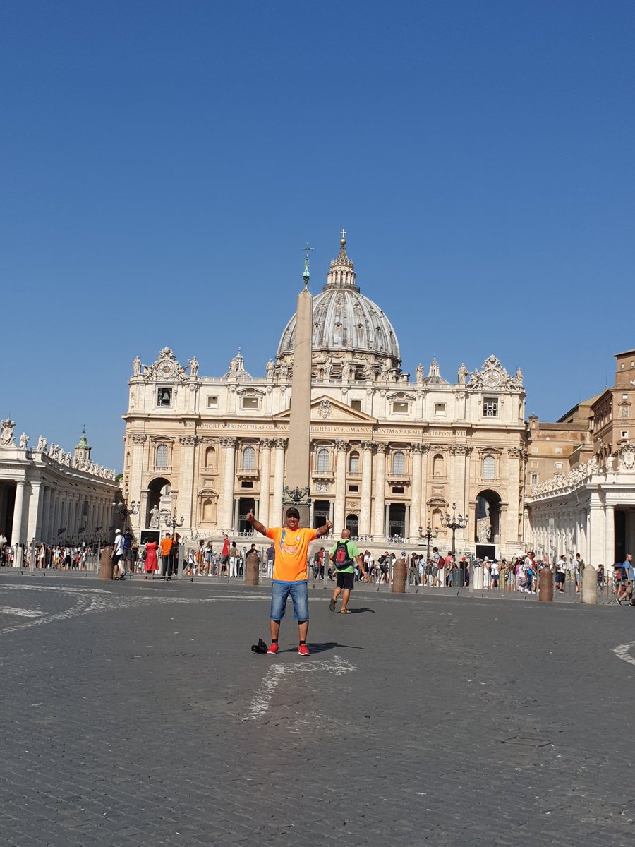 rodax1980's tweet photo. @RMajadahonda #Elrayoporelmundo Plaza de San Pedro, Ciudad del Vaticano, Roma. 💪🏾💪🏾 https://t.co/1tom1vnJgG