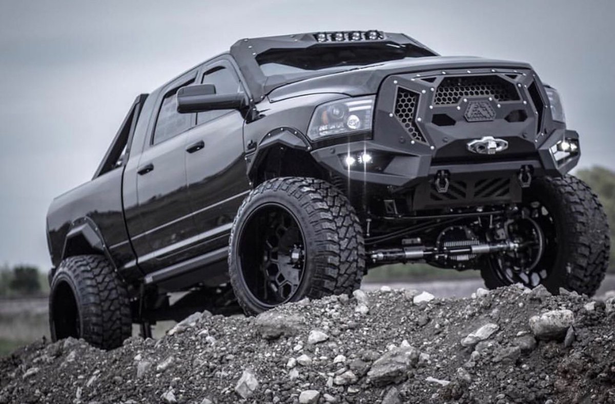 BullyDogTech's tweet photo. ⏳ till #SEMA 2019, thinking back to last year 2018 @hustle_made_it_happen SEMA build by @KEGMEDIA 💪🏼
#bullydogtech // #bullydogtuned // #bullydogtuner // #kegmedia // #bigtrucks // #trucks // #trucklife // #trucknation https://t.co/tG46jSrD3n
