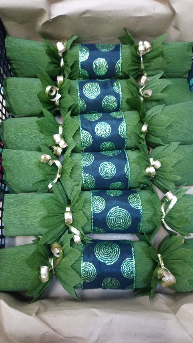 Eco friendly crackers at Dorset’s Crafty Barn. Containing chocolate instead of plastic, recyclable and can make suitable for allergies
<a href="/Dorset_Hour/">#Dorsethour</a> #dorsethour  <a href="/freefromuk/">Free From Tweets</a> <a href="/CoeliacUKWessex/">Coeliac UK Wessex</a>