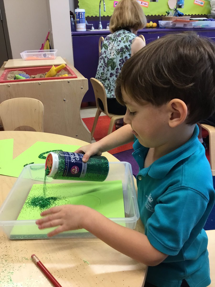 BISCLPReception's tweet photo. Go, go, go #outgoingowls! The Owls learned the sound “g” today and each made a green, gluey, glittery g! Aren’t they g, g, great! #bisclpreception https://t.co/BWJvgjv5n9