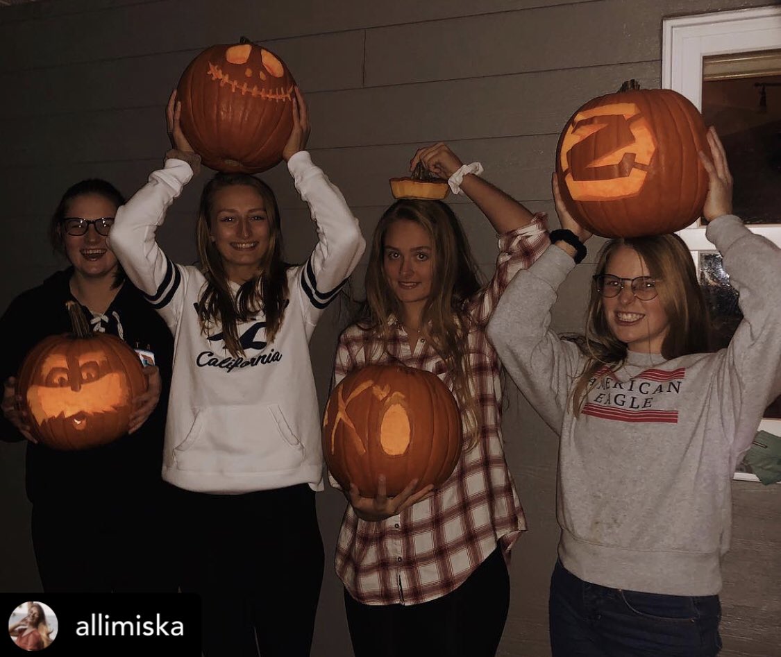 It’z pazt noon zo if you round up, it’z October. 🎃 Zhout out to that pumpkin on the right!