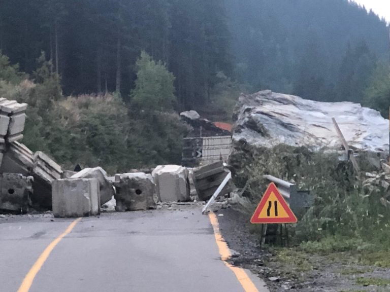 paolixantonelli's tweet image. Non sento parlare della frana del #Ruinon eppure #santacaterinavalfurva resterà isolata con le prime nevi e con lei i suoi abitanti. Forse non è una #news abbastanza importante per i #tg?