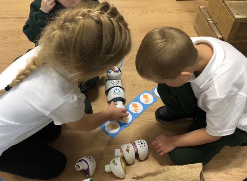 WPSYr4Melyn's tweet photo. Today we created our own instructions using the cards forwards, turn left and turn right to programme a Code-a-pillar to move! #WPScoding #WPSICT #WPSDCF @WillowtownPri @EAS_STEM @codeclubWales #codeapillar https://t.co/dxxaAyQvKj