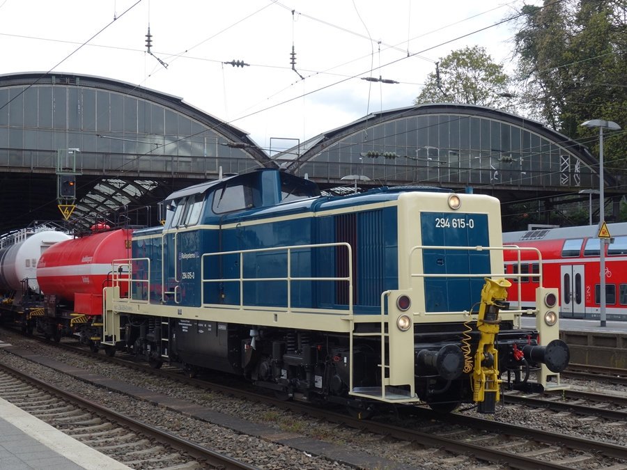 zuggucker's tweet photo. Hab ich euch schon mal die hier gezeigt? 🤩
#BR294 #Zugguckerarchiv https://t.co/HXER0HUvVX