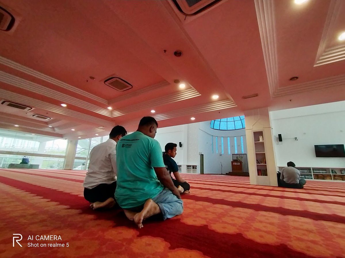 MrAshraq's tweet photo. Photo taken today at U-Square, @MSUmalaysia
#msumalaysia
#go2msu
#shotonrealme
#MYrealme5series
#realKUAT
#realme5 https://t.co/dyuo5oGrM6 https://t.co/M6XEwTqjmm