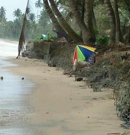 LakruwanSaumya's tweet photo. මාතර මුහුදු වෙරලෙ සුන්දරත්වය විඳින එකට වැස්සටවත් බාධා කරන්න බෑ..
😂😂😂😂😅😅😅😅

#Copy_Right https://t.co/2Wam2Dzkr7