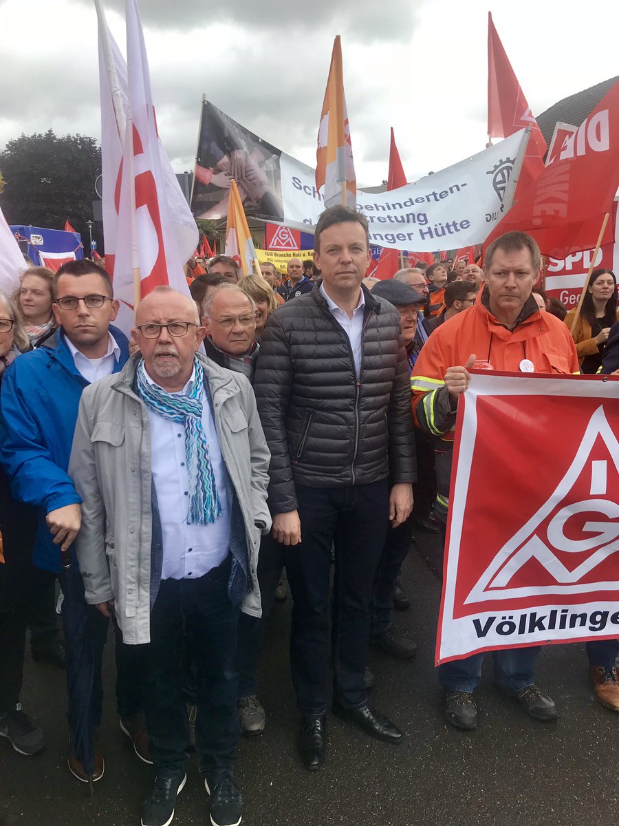 Nach der Werkstoraktion und der Sitzung der @CDU_FRAK_SAAR in Dillingen, habe ich zusammen mit den Mitarbeitern der #DillingerHütte demonstriert - für Stahl #MadeInSaarland.  #StahlistZukunft