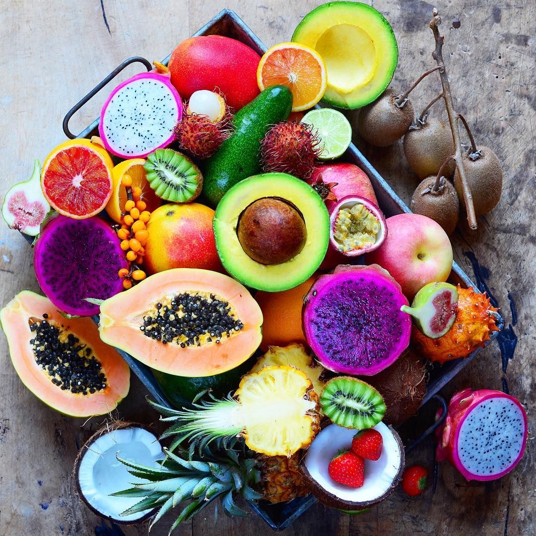jaimijansen's tweet photo. There are many myths about the sugar in fruit — is it as bad as added sugar? The answer is NO! Sugar in fruit is called ‘intrinsic sugar’ — You process this sugar differently as it's accompanied by vitamins, minerals, &amp; fiber. 
📸// @alphafoodie https://t.co/okC7UL0gt6