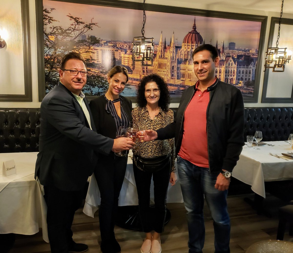 PalkovitsValer's tweet photo. Sunday I visited the newest #Hungarian #restaurant in #Toronto The Nomad Steakhouse. Beside steakes,delicious #traditional 🇭🇺 dishes on the menu, with home made #DobosTorta and #Somlói sponge cacke for the sweet teeth.
Not a bad review from the #TorontoStar restaurant critic
🇭🇺🇨🇦 https://t.co/eobcyEl6lL