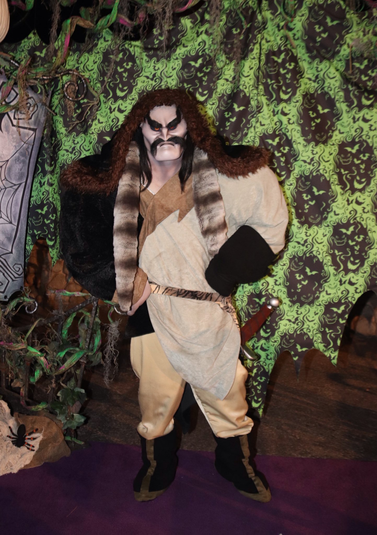 360 Of Disney Shanyu Was Menacing Guests At Disneyscaliforniaadventure During The Oogieboogiebash Oogieboogie Mulan Dca Dlr Disneyland Disneyvillains Nbc Nightmarebeforechristmas ナイトメアービフォアクリスマス ブギー シャン