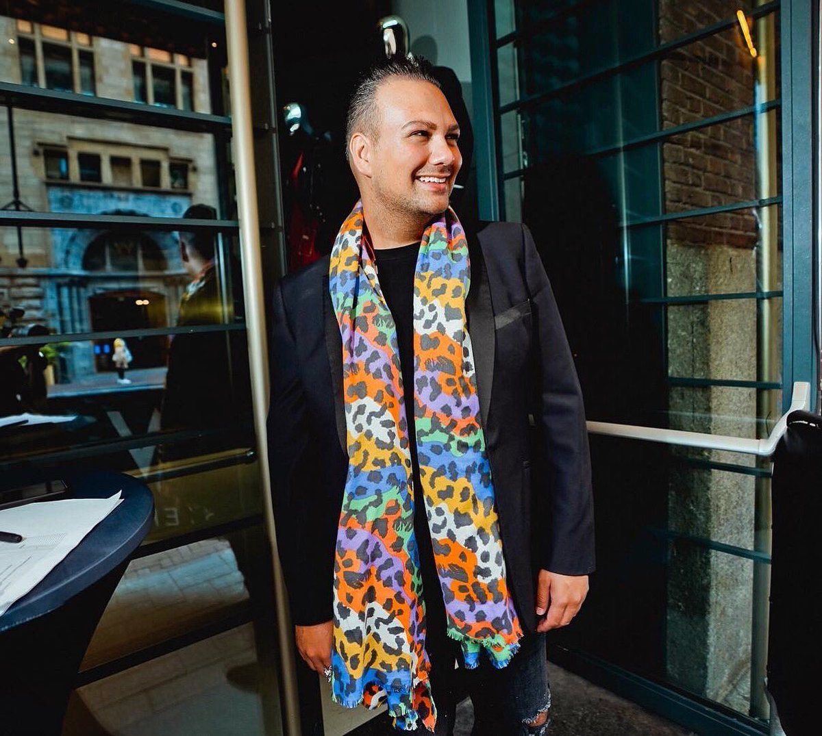 “ One day someone is going to hugh you so tight that all of your broken pieces will stick back together. “ 🌈✨