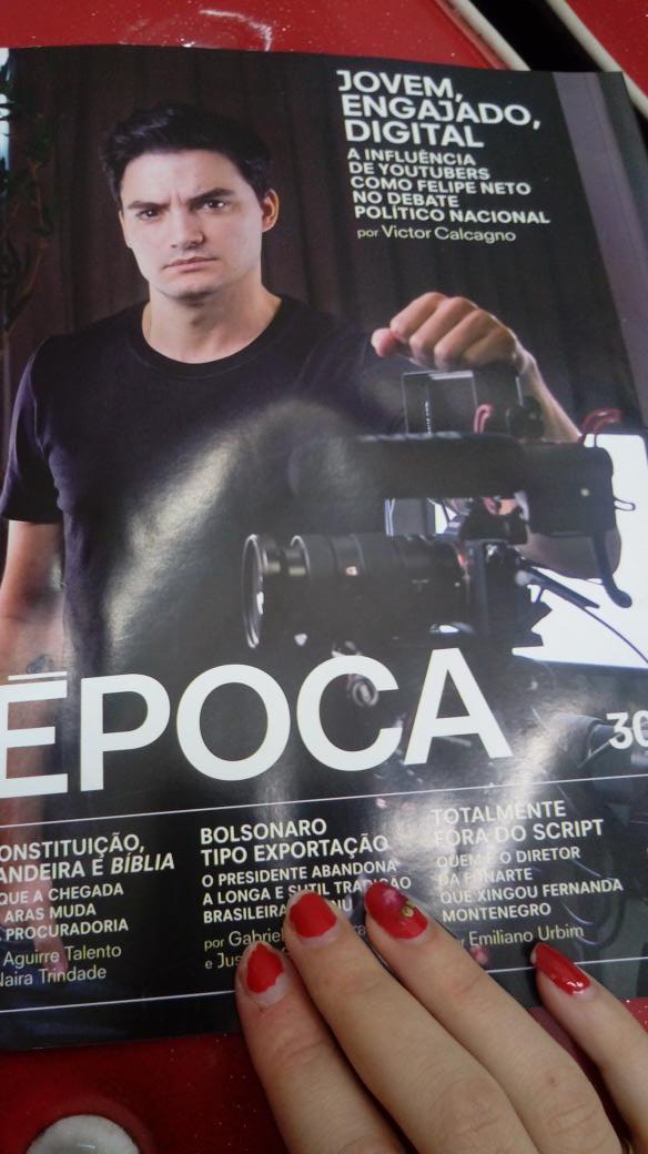 FcFelipenetoC's tweet photo. @felipeneto Lipe ja estou com a minha revista ❤❤❤ https://t.co/1AmUb9ZGFG