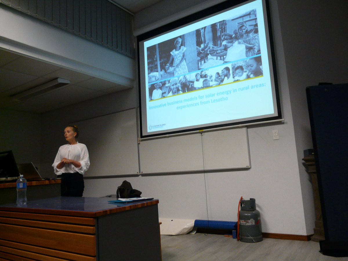 An intriguing public talk given by Larissa Setaro from @PositivePlanet_ at <a href="/SciEnzaCentre/">Sci-Enza</a> @UP_tuks during our SEP School. While we perform fundamental research in an ideal environment, technological implementation in rural areas is quite a different challenge! Well done, Larissa!