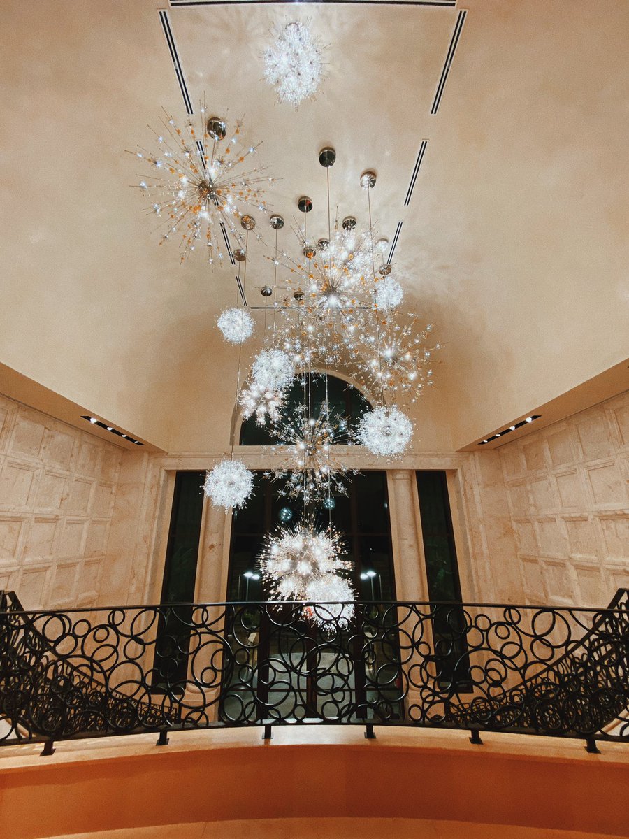 ralphchiarella's tweet photo. โ๏ธ๐ด๐๐ฝโโ๏ธ๐๐ #FSOrlando #notreadytoleave https://t.co/scNl4tXtHL