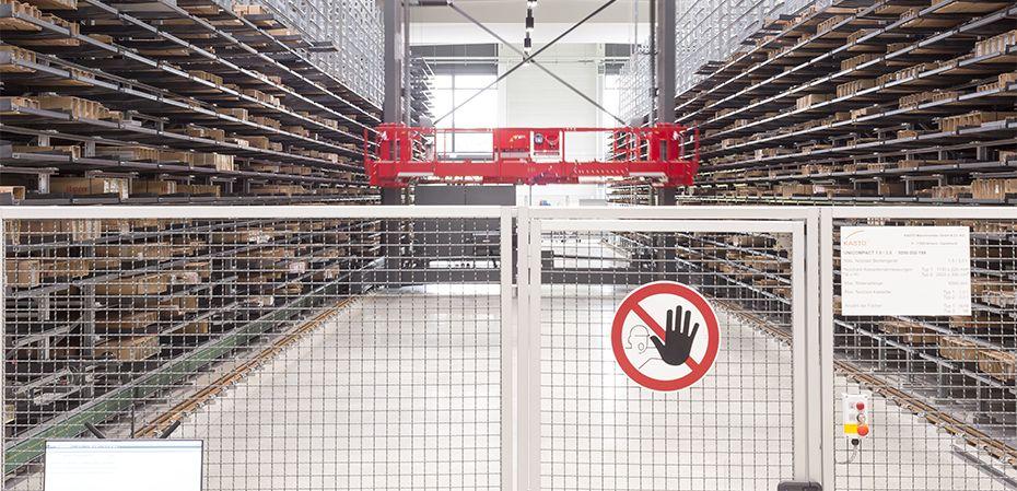 ItemCentral204's tweet photo. The Protective Enclosure System from item satisfies all requirements for continuous machine guards. It has been engineered on an entirely modular basis using components from the MB Building Kit System. Adapted to suit the relevant machine and the necessary protective function. https://t.co/1qSqufKCg5