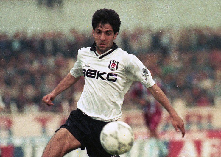 UnutulmazSL's tweet photo. Oktay Derelioğlu

Uyruk: Türkiye 🇹🇷
Pozisyon: Forvet
Süper Lig Kulüpleri: Beşiktaş, Trabzonspor, Gaziantepspor, Fenerbahçe, Samsunspor, Sebatspor, Diyarbakırspor
Süreç: 1992-2006

Süper Lig İstatistikleri:
Maç: 249
Gol:   122

#Oktay #SüperLig #Nostalji #Maç #futbol #pazartesi https://t.co/7bpnQV5425