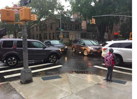 fietsprofessor's tweet photo. Instead of seeing a child desperately trying to cross traffic...

we can also see traffic that brutally crosses her environment. https://t.co/ui85lZ0PVF