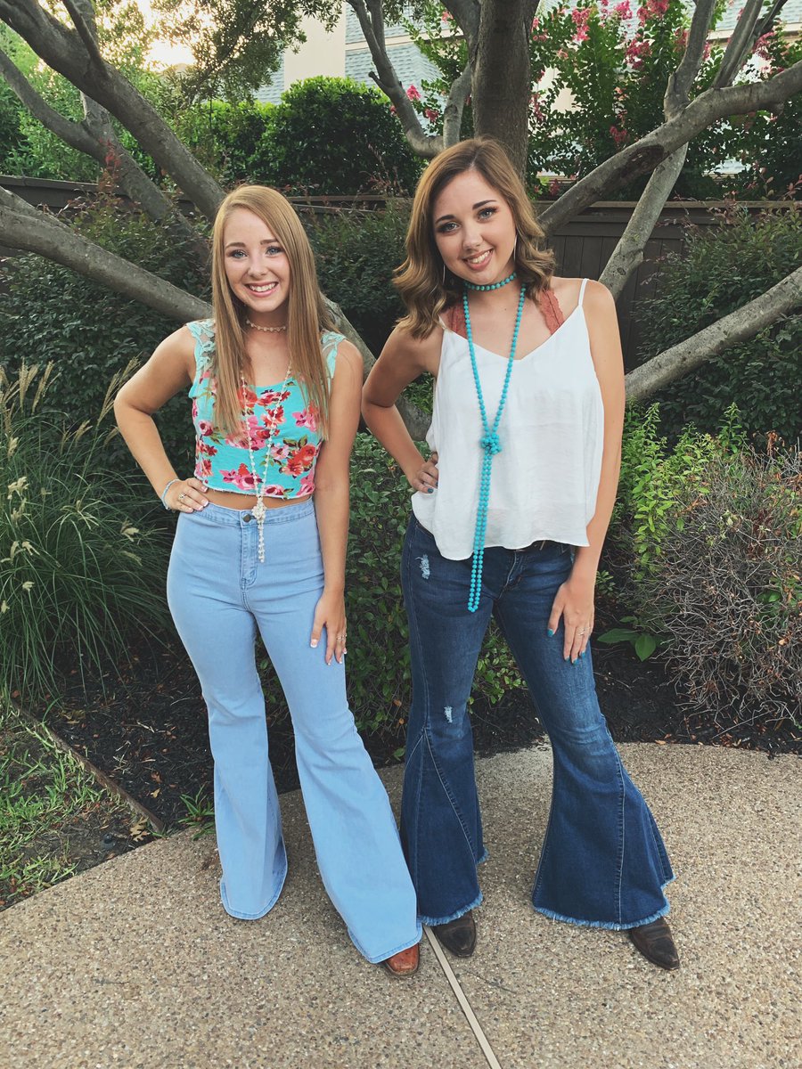 Christine__trim's tweet photo. Hey @ParkerMcCollum , this is my best friend Sydney! She’s seen you in concert 6 times in the last year and her only wish is for you to say happy birthday!! we’re both a little obsessed😝 https://t.co/FEpOYpyp1K