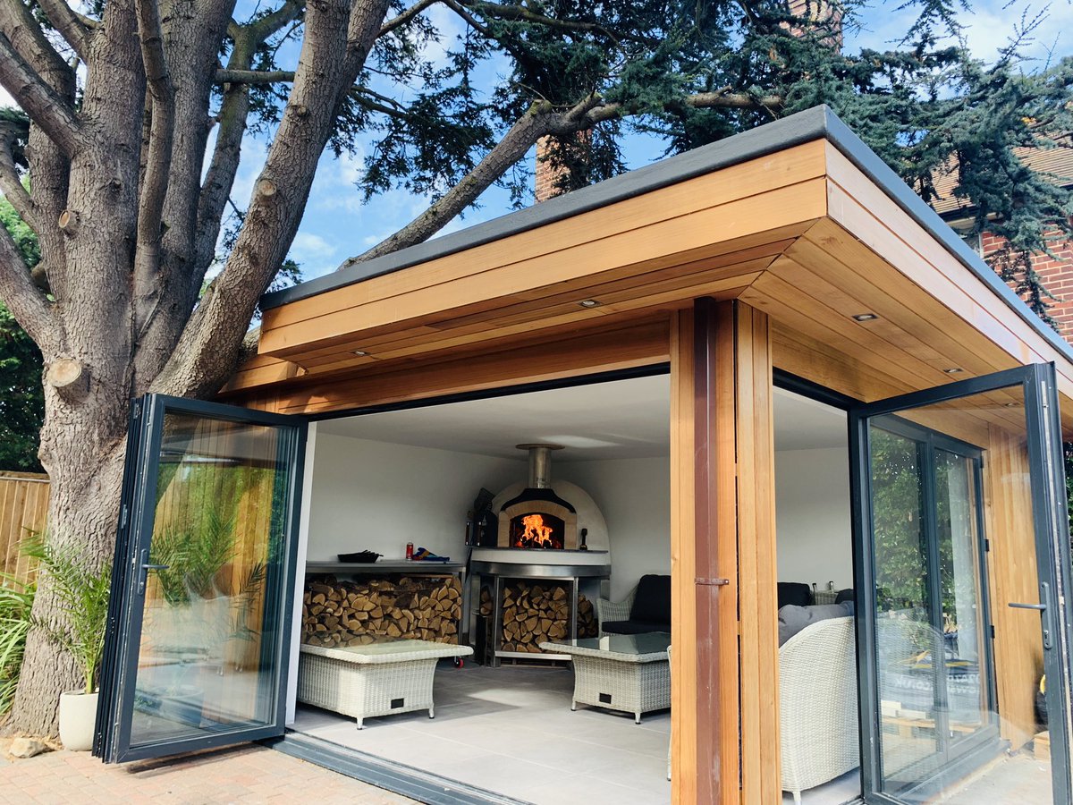 Another shot of our first build in this stunning garden room 😍🔥 #pizzaoven #woodburningoven #DIYkit #pizzanight 

Check us out at: 
👉 kennedyfire.co.uk